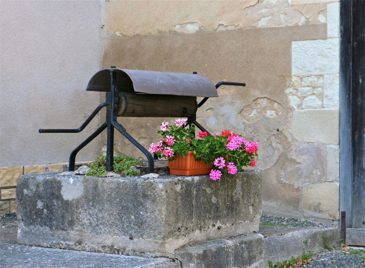 Un puits du village. - Palluau-sur-Indre
