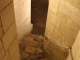 Eglise Saint Marcel : escalier descendant à la crypte.