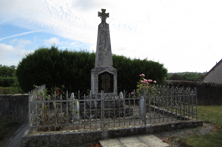 Le monument aux morts de SAUZELLES (36).