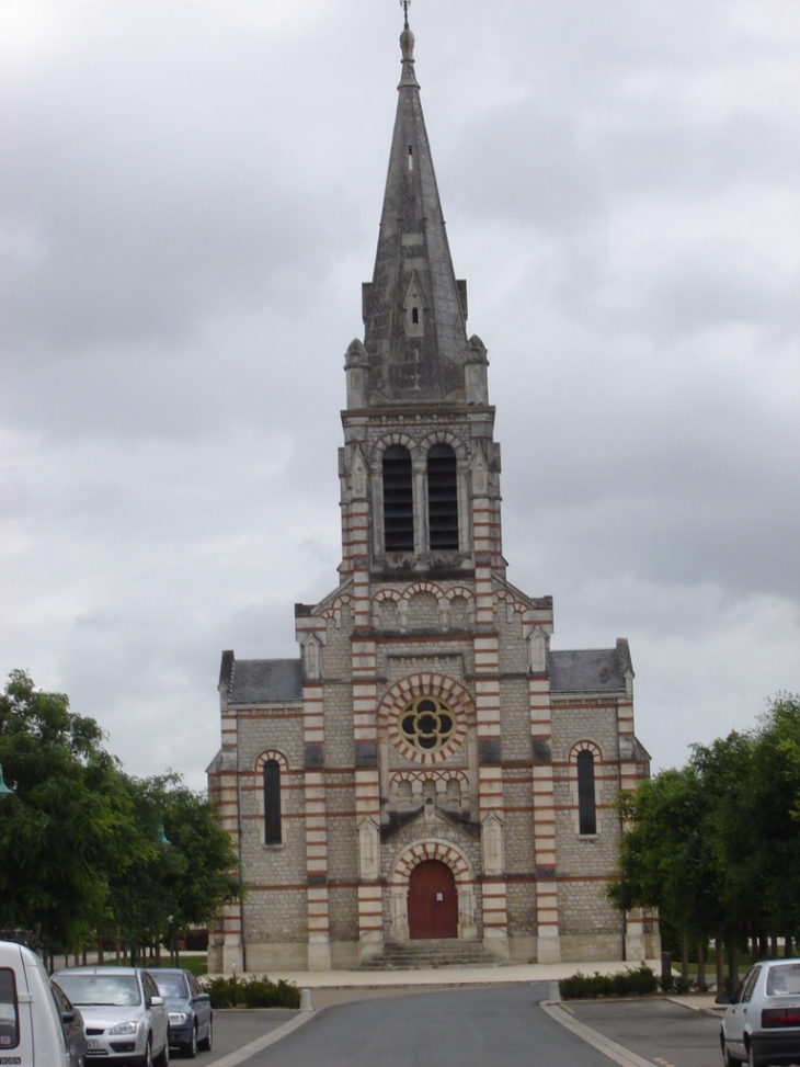 L'église  du village - Oucques