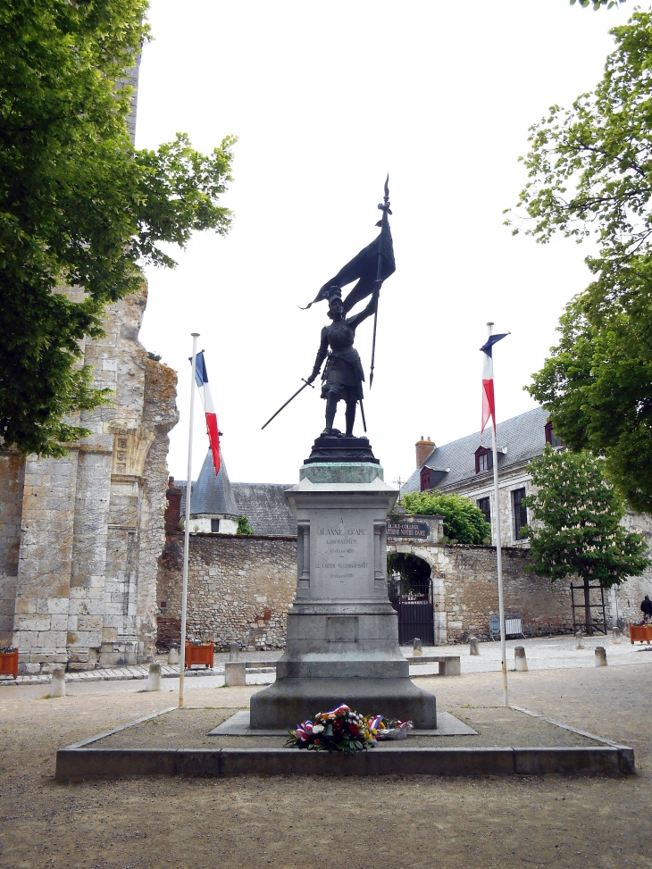 Le monument aux morts - Beaugency