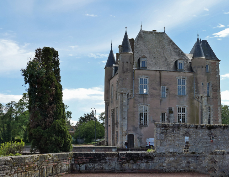 Le donjon du château - Bellegarde