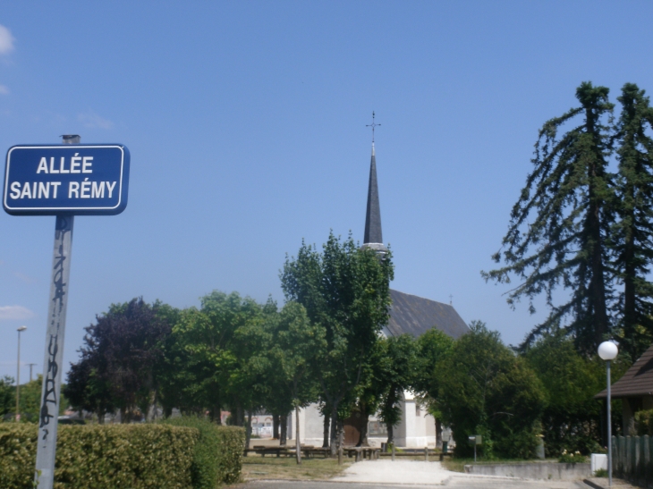 Place de l'Eglise - Chanteau