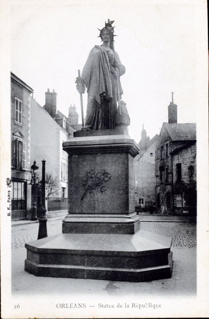 Statue de la république, vers 1910 (carte postale ancienne). - Orléans