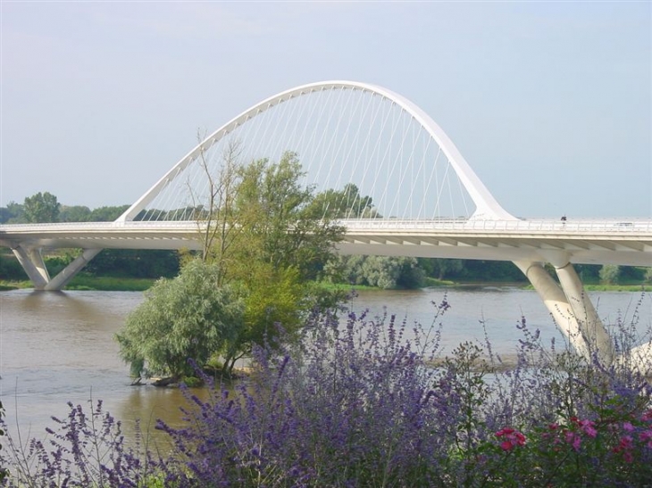 Le pont de L'Europe - Saint-Jean-de-la-Ruelle