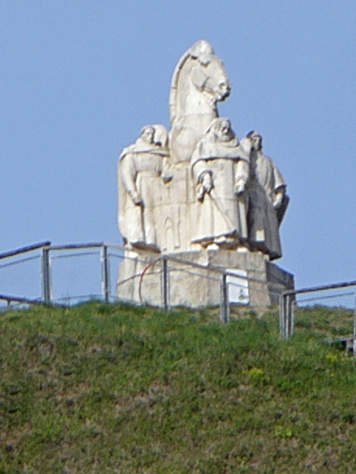 La statue du cheval Bayard vue de Bony - Bogny-sur-Meuse