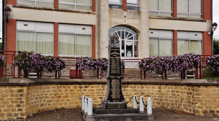 Monument aux Morts - La Francheville