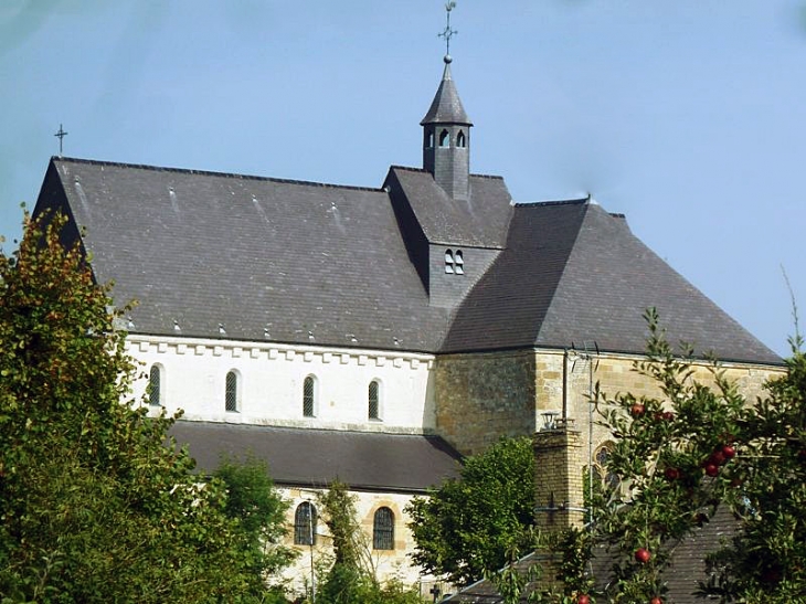 Vue sur l'église - Saint-Loup-Terrier