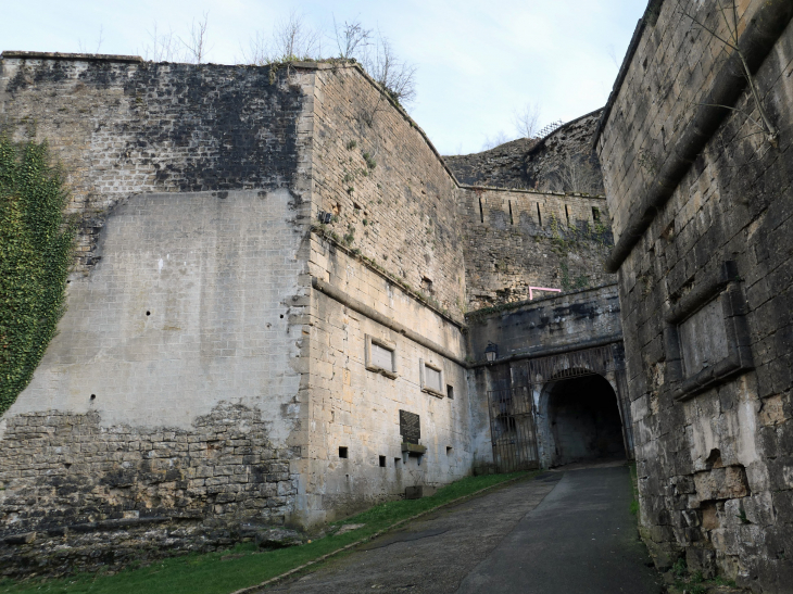Le château fort : la porte Turenne - Sedan