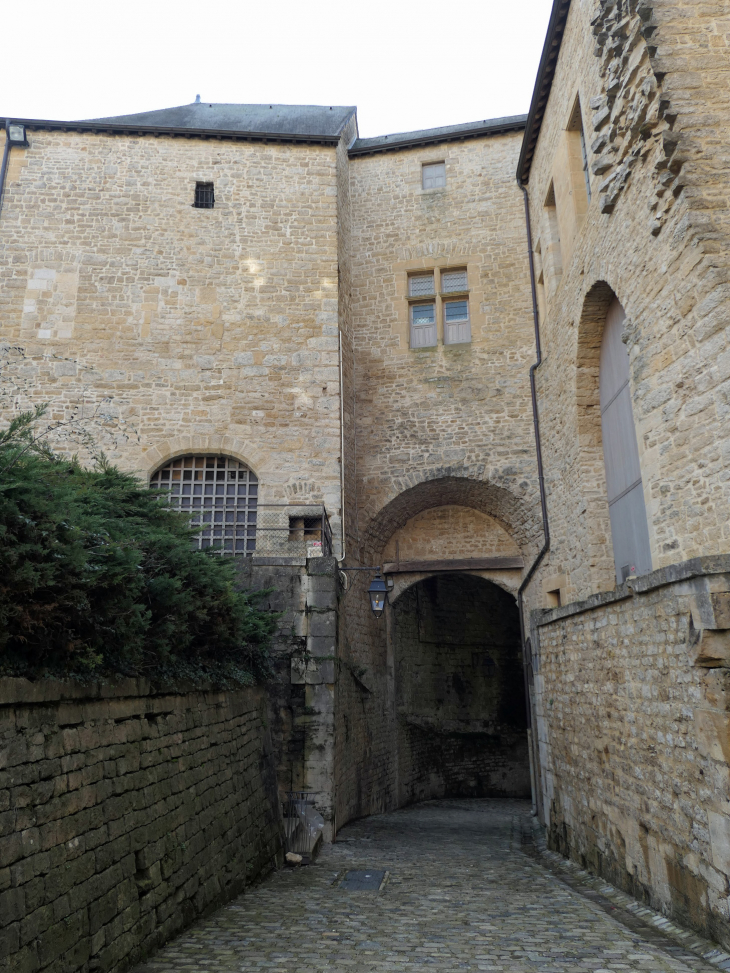 Le château fort : entrée par la porte de Turenne - Sedan