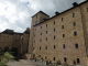 Photo suivante de Sedan le château fort : dans la cour les bâtiments Fabert transformés en hôtel