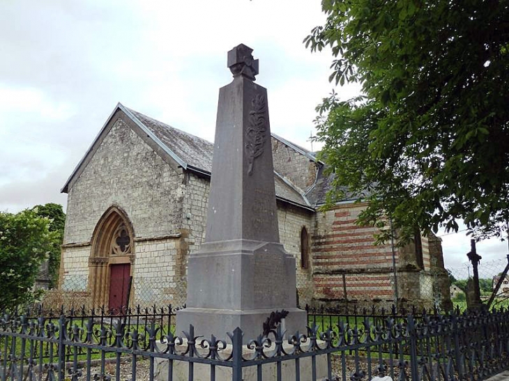 L'église et le monument aux morts - Sugny