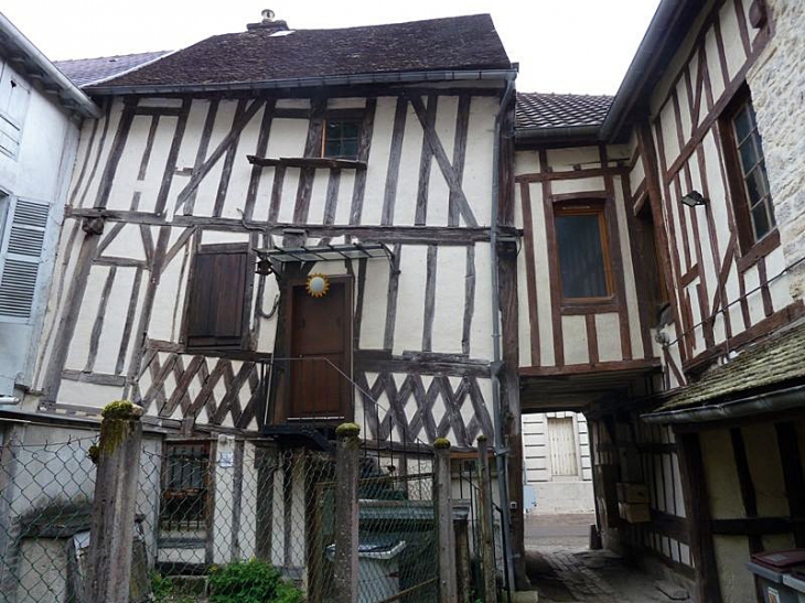Maisons médiévales côté cour - Bar-sur-Seine