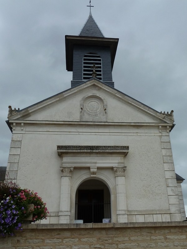L'entrée de l'église - Buchères