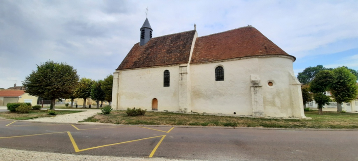Belle église blanche de Courceroy (Aube)