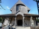 le porche en bois de l'église
