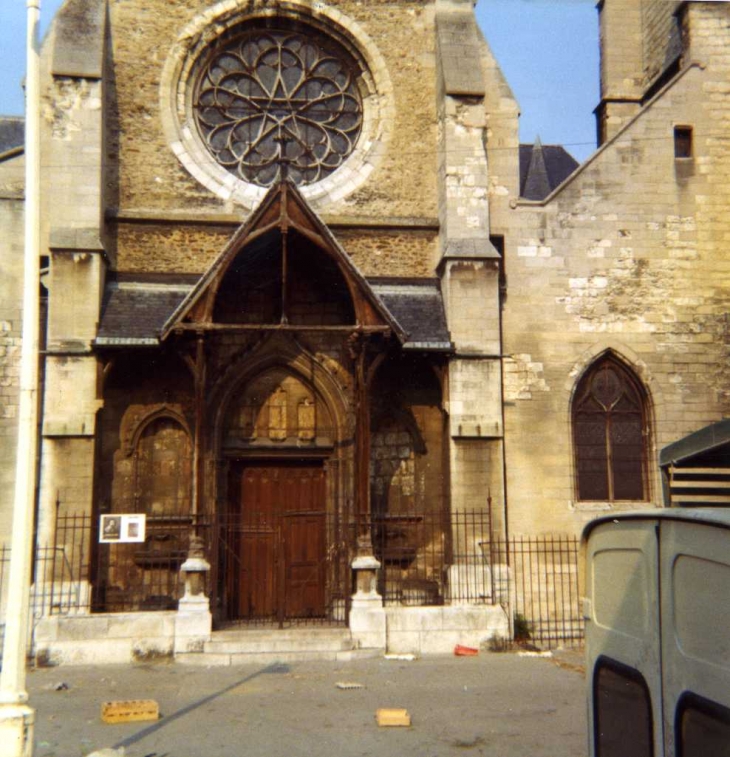 Entrée de l'église St-Rémy - Troyes