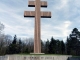 la croix de Lorraine érigée à la mémoire du Général de Gaulle