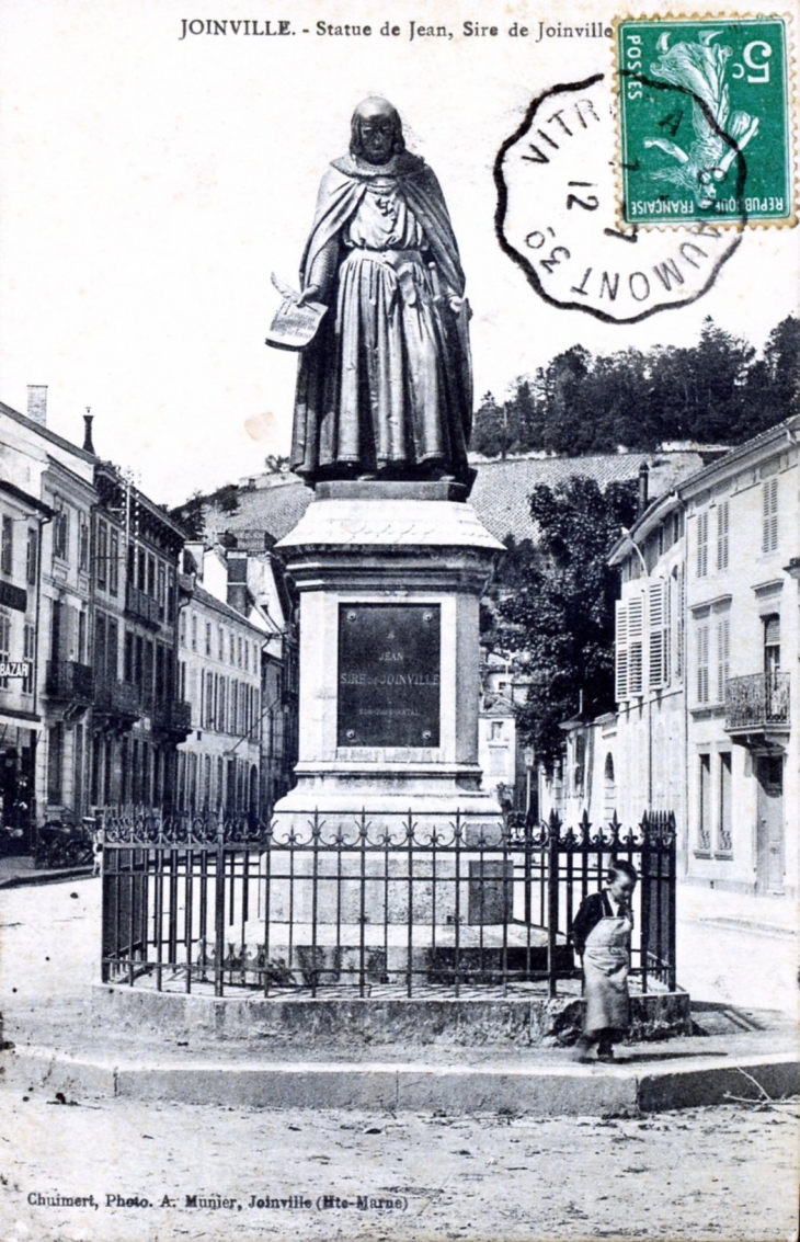 Statue de Jean, sire de Joinville, vers 1912 (carte postale ancienne).