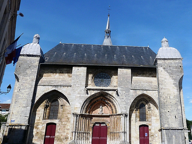 La façade de l'église - Wassy