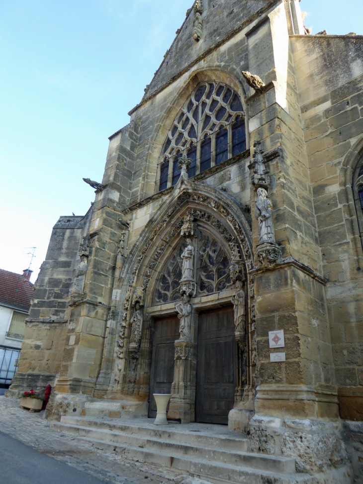 L'entrée de l'église - Avenay-Val-d'Or