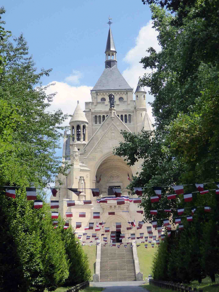 Le mémorial des batailles de la Marne dans le parc du château - Dormans