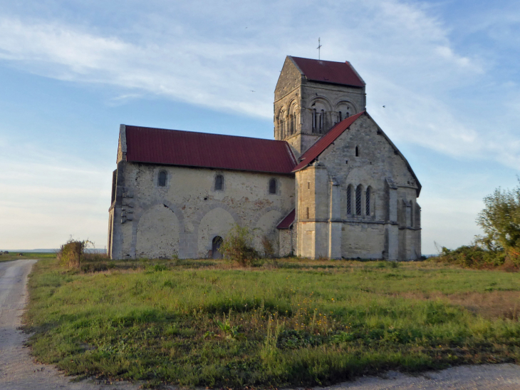 L'église des Istres - Les Istres-et-Bury