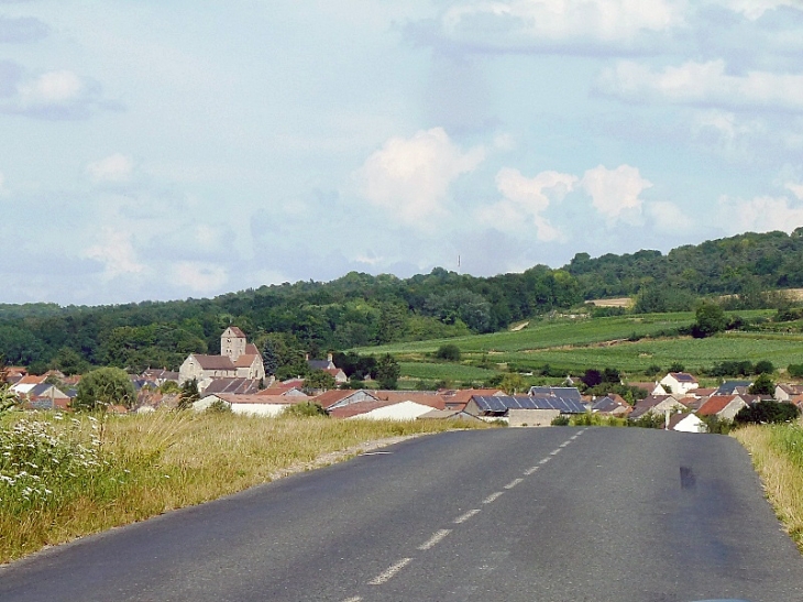 Le village au creux du vallon - Pévy