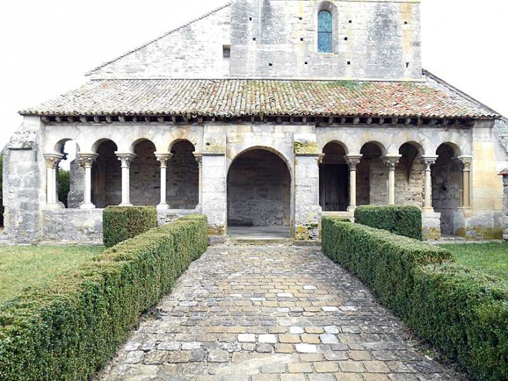 Le porche champenois de l'église - Saint-Thierry