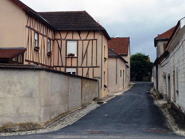 Une rue du village - Vraux
