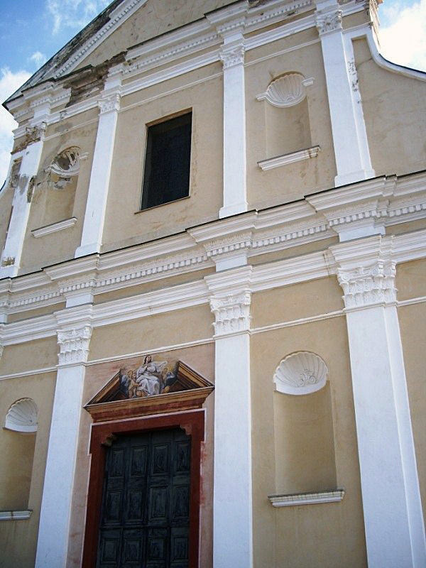 La façade de l'église - Calenzana