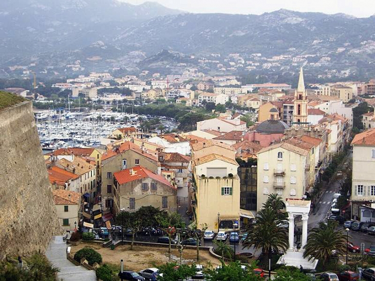 Le port et la ville vus de la citadelle - Calvi