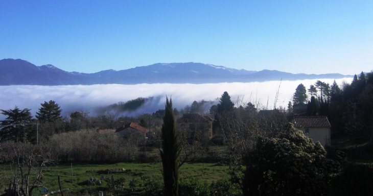 Effet de brume matinale sur Riventosa et la vallée du Tavignano depuis Santo Pietro - Santo-Pietro-di-Venaco