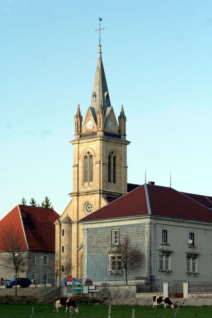 église et mairie de Gilley.25