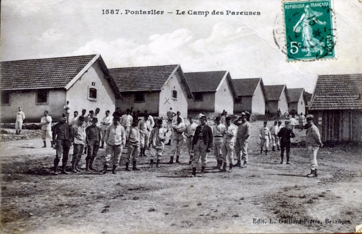 Le Camp des Paveuses , vers 1914 (carte postale ancienne). - Pontarlier
