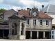 la mairie-lavoir et son horloge aux automates et la fontaine Napoléon