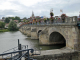 vue du bord de la Saône sur le pont et la ville
