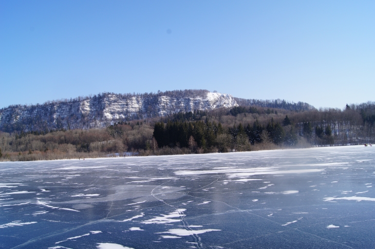 Pic de l'aigle  vu du lac d'hilay - La Chaux-du-Dombief