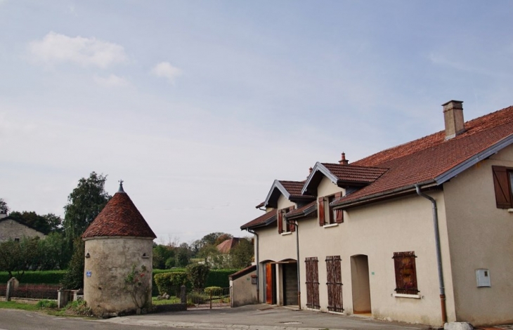 Le Village - Loulle