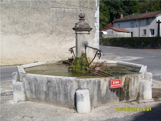La fontaine - Villechantria
