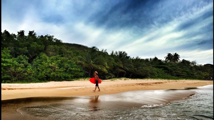 Surfeur plage de la perle - Deshaies