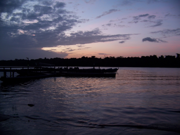 St Jean du Maroni, coucher de soleil sur le fleuve - Cayenne