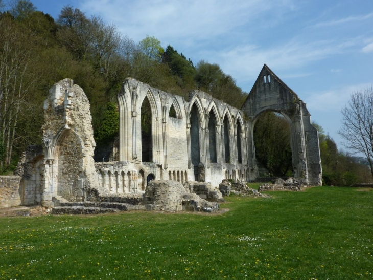 Ruines du Prieuré Ste Trinité  XI - XII ème - Beaumont-le-Roger
