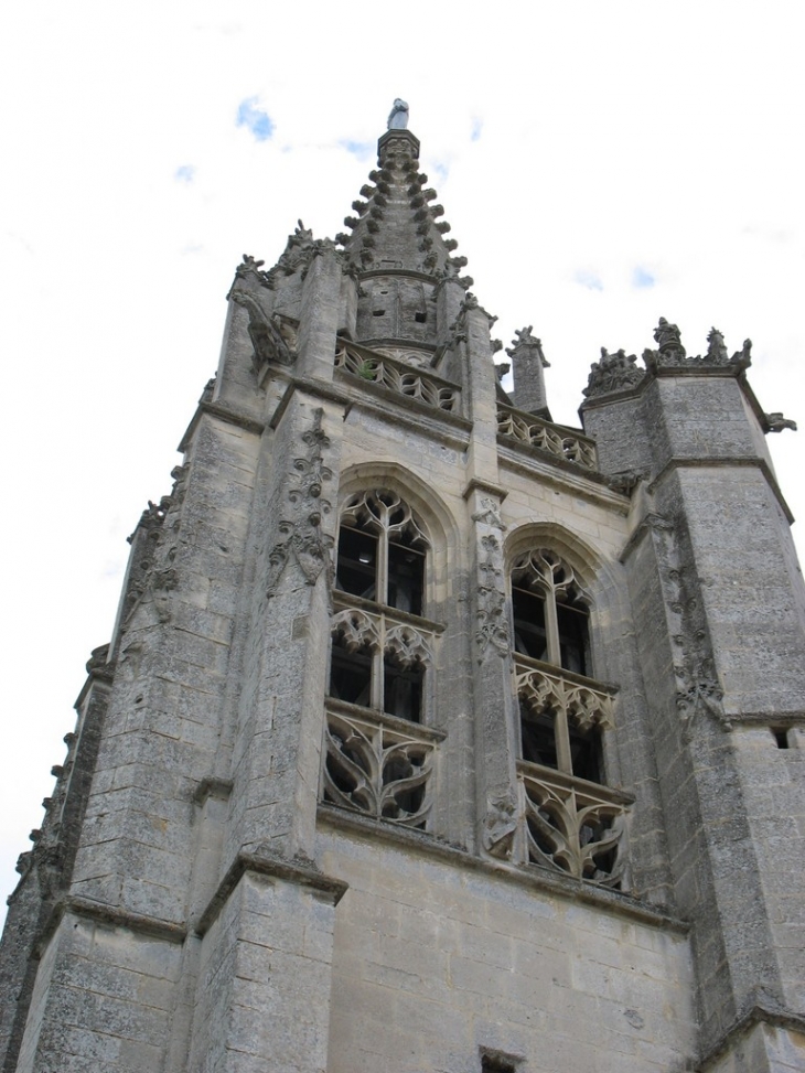 Tour de pierres de l'église - Beaumontel