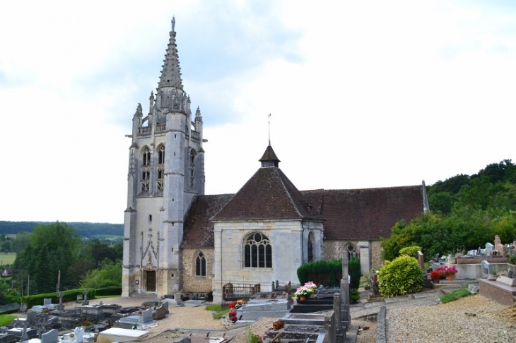 L'église Saint-Pierre fait l'objet d'une inscription aux monuments historiques le 22 février 1978. Son clocher, quant à lui, est classé par liste de 1862. - Beaumontel
