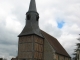 église dont la tour du clocher est en colombage