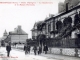 Photo suivante de Beuzeville Route d'Epaignes - La Gendarmerie et la Maison Normande, vers 1915 (carte postale ancienne).