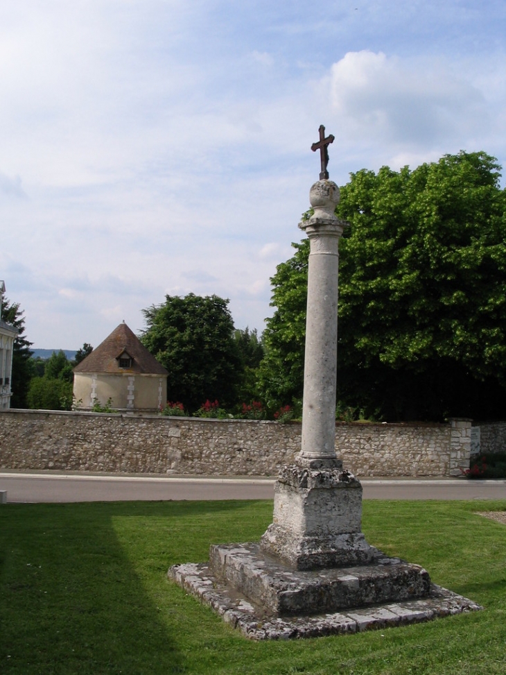 Croix monumentale - Bouafles