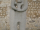 Sculpture de la Sainte Famille près de l'église