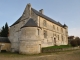 Le manoir du Bus, dit manoir de la Dame Blanche, classé au titre des monuments historiques en 1933.